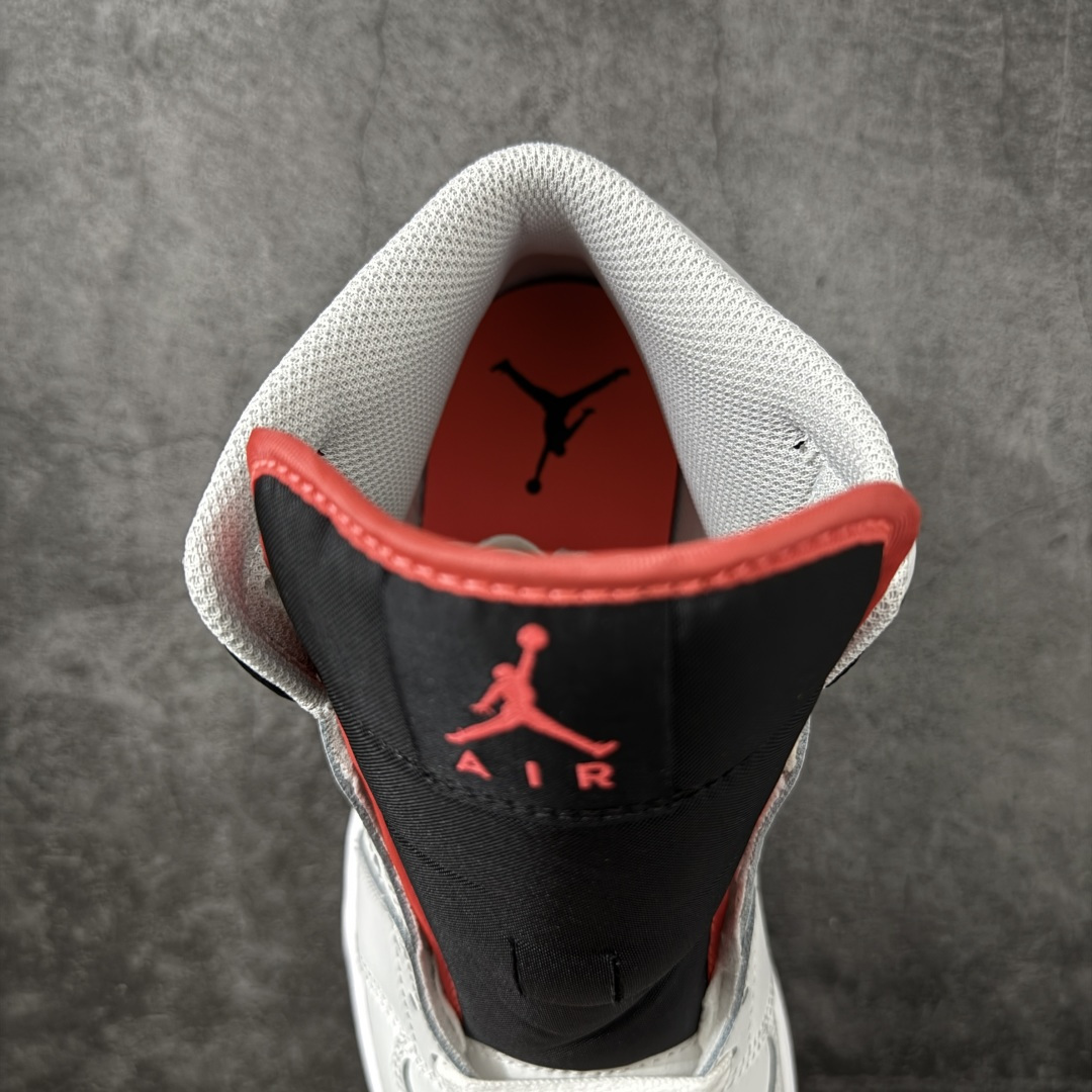 图片[8]-【DT纯原】Air Jordan AJ1 Mid 中帮 白黑DQ8426-109 终端优势供应 市面中低帮最具代表性版本没有之一 口碑大厂出品 品控大底版型不断改良更新 全套原纸板楦头开发 确保原汁原味 完美呈现版型 完美零毛边处理 原厂内置全掌气垫 价格定位良心 平台专用代工流水线出品 一眼公司既视感 拿到手的一瞬间就与众不同 碾压市面所有版本 全部原鞋开发 每一个配色都会采购原鞋确认细节 打破市面看图做货无好货之说 尺码：40-46 含半码-选品中心