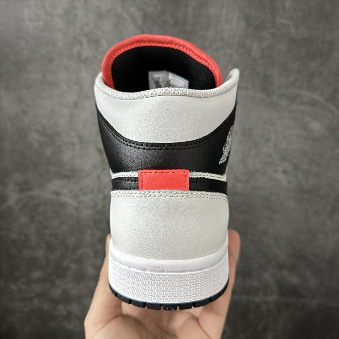 图片[4]-【DT纯原】Air Jordan AJ1 Mid 中帮 白黑DQ8426-109 终端优势供应 市面中低帮最具代表性版本没有之一 口碑大厂出品 品控大底版型不断改良更新 全套原纸板楦头开发 确保原汁原味 完美呈现版型 完美零毛边处理 原厂内置全掌气垫 价格定位良心 平台专用代工流水线出品 一眼公司既视感 拿到手的一瞬间就与众不同 碾压市面所有版本 全部原鞋开发 每一个配色都会采购原鞋确认细节 打破市面看图做货无好货之说 尺码：40-46 含半码-选品中心