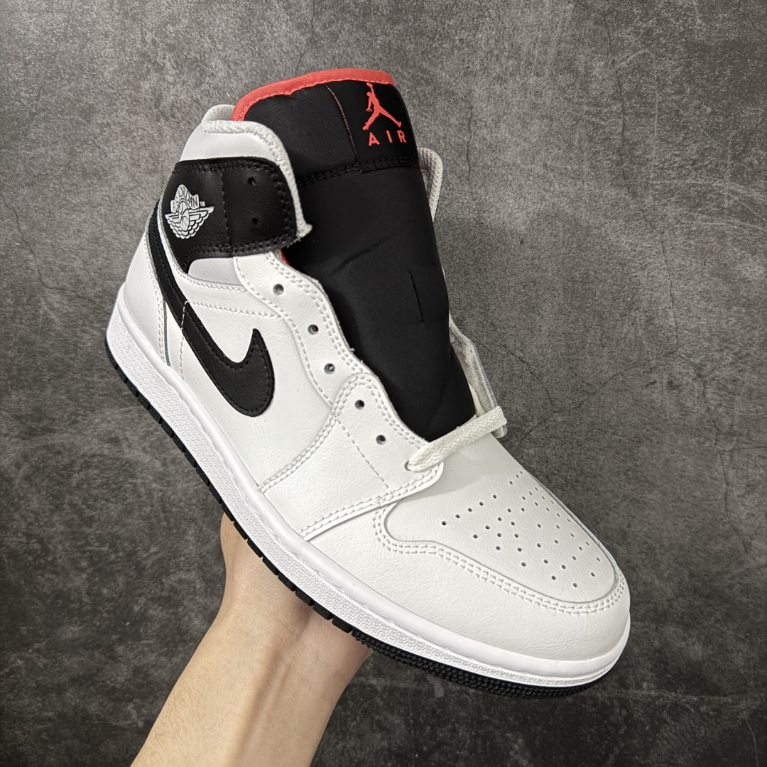 图片[3]-【DT纯原】Air Jordan AJ1 Mid 中帮 白黑DQ8426-109 终端优势供应 市面中低帮最具代表性版本没有之一 口碑大厂出品 品控大底版型不断改良更新 全套原纸板楦头开发 确保原汁原味 完美呈现版型 完美零毛边处理 原厂内置全掌气垫 价格定位良心 平台专用代工流水线出品 一眼公司既视感 拿到手的一瞬间就与众不同 碾压市面所有版本 全部原鞋开发 每一个配色都会采购原鞋确认细节 打破市面看图做货无好货之说 尺码：40-46 含半码-选品中心