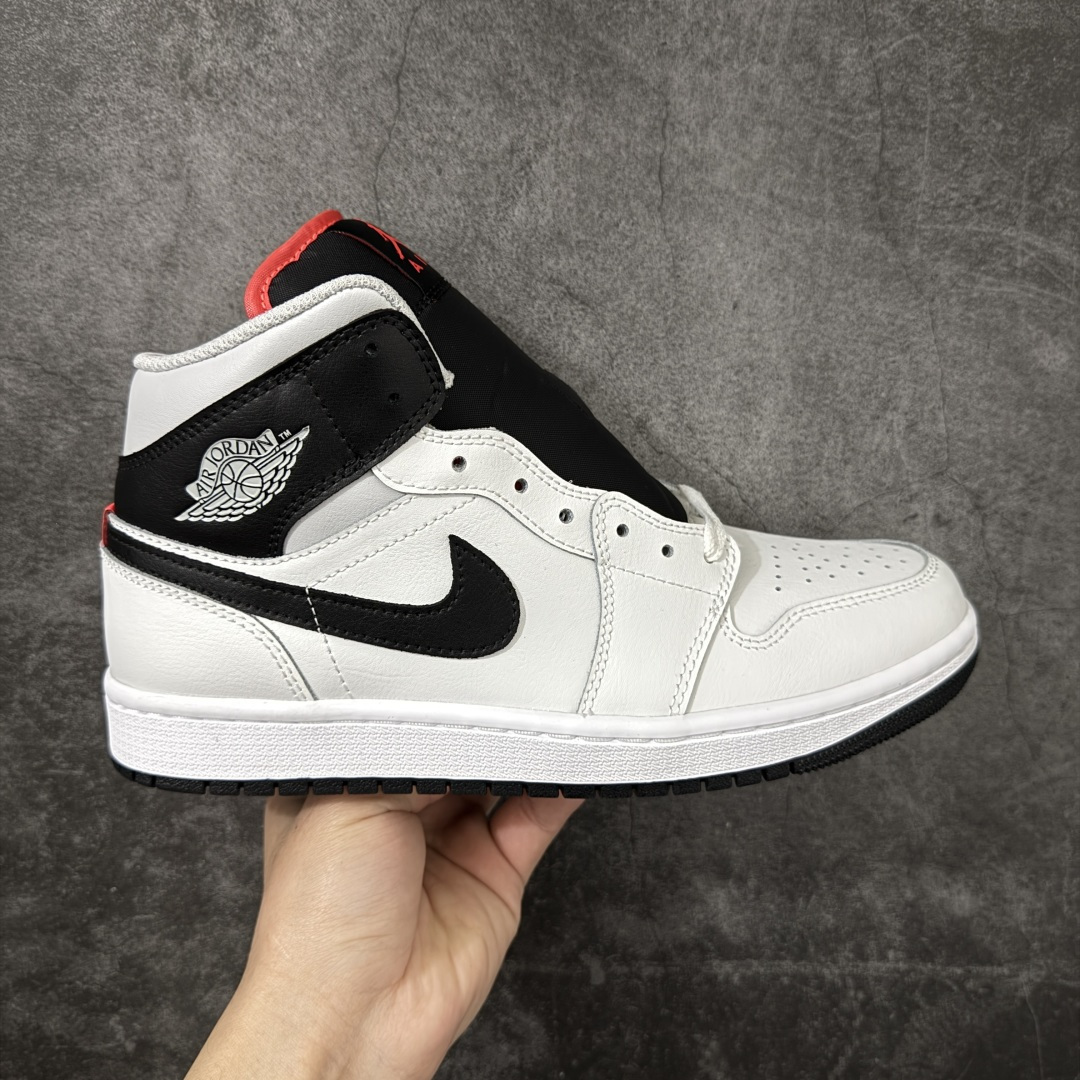 【DT纯原】Air Jordan AJ1 Mid 中帮 白黑DQ8426-109 终端优势供应 市面中低帮最具代表性版本没有之一 口碑大厂出品 品控大底版型不断改良更新 全套原纸板楦头开发 确保原汁原味 完美呈现版型 完美零毛边处理 原厂内置全掌气垫 价格定位良心 平台专用代工流水线出品 一眼公司既视感 拿到手的一瞬间就与众不同 碾压市面所有版本 全部原鞋开发 每一个配色都会采购原鞋确认细节 打破市面看图做货无好货之说 尺码：40-46 含半码-选品中心