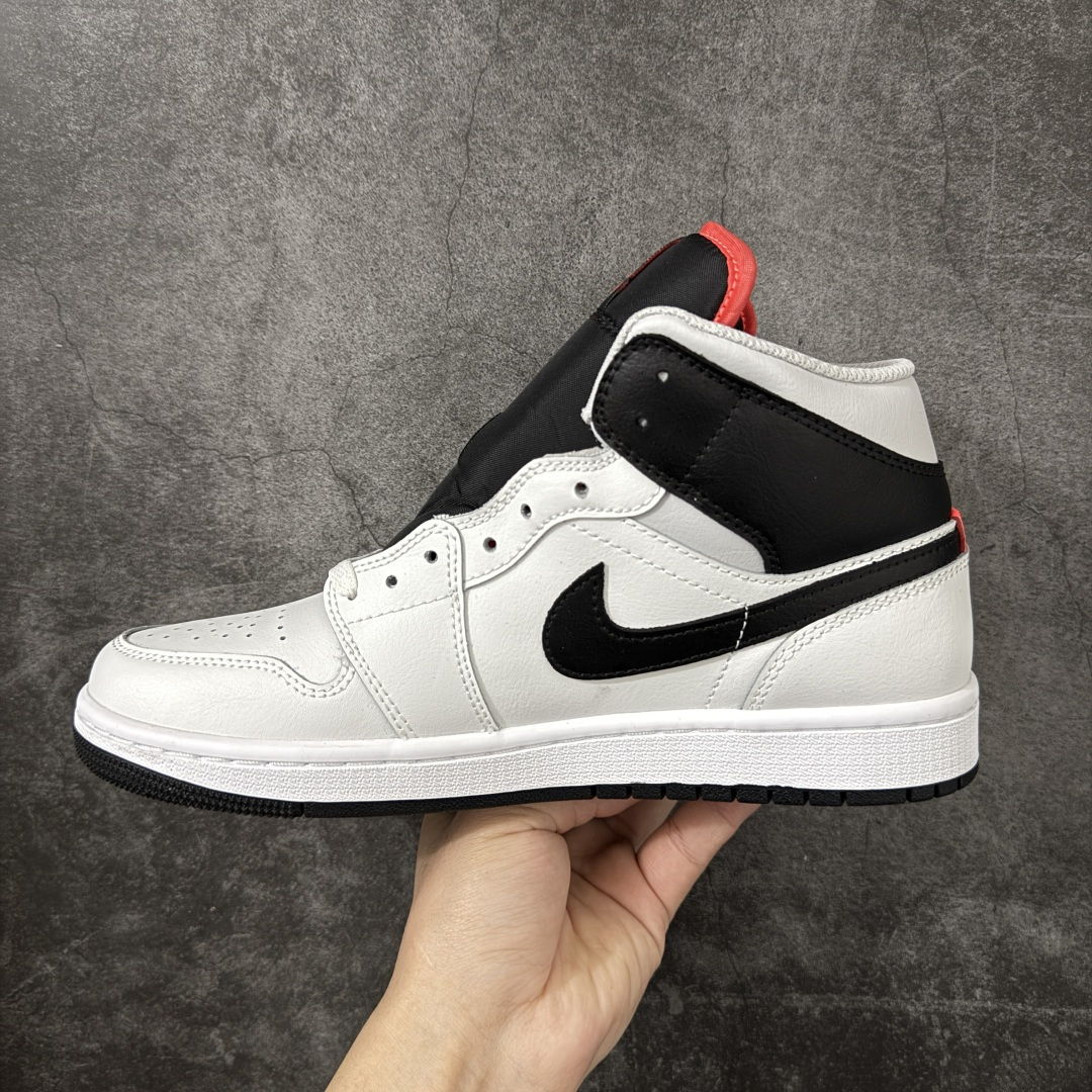 图片[2]-【DT纯原】Air Jordan AJ1 Mid 中帮 白黑DQ8426-109 终端优势供应 市面中低帮最具代表性版本没有之一 口碑大厂出品 品控大底版型不断改良更新 全套原纸板楦头开发 确保原汁原味 完美呈现版型 完美零毛边处理 原厂内置全掌气垫 价格定位良心 平台专用代工流水线出品 一眼公司既视感 拿到手的一瞬间就与众不同 碾压市面所有版本 全部原鞋开发 每一个配色都会采购原鞋确认细节 打破市面看图做货无好货之说 尺码：40-46 含半码-选品中心