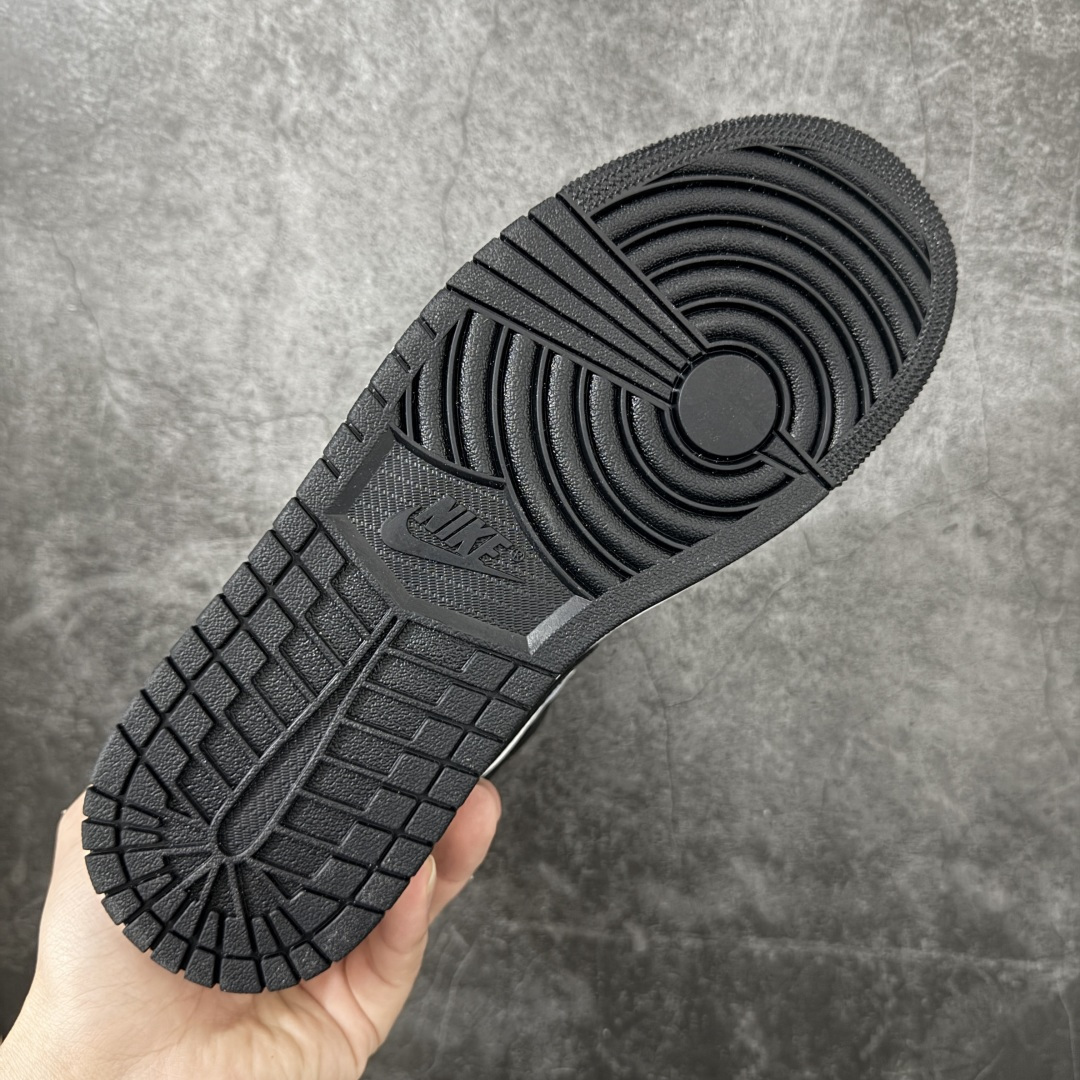图片[9]-【DT纯原】Air Jordan AJ1 Mid 中帮 白黑DQ8426-109 终端优势供应 市面中低帮最具代表性版本没有之一 口碑大厂出品 品控大底版型不断改良更新 全套原纸板楦头开发 确保原汁原味 完美呈现版型 完美零毛边处理 原厂内置全掌气垫 价格定位良心 平台专用代工流水线出品 一眼公司既视感 拿到手的一瞬间就与众不同 碾压市面所有版本 全部原鞋开发 每一个配色都会采购原鞋确认细节 打破市面看图做货无好货之说 尺码：40-46 含半码-选品中心