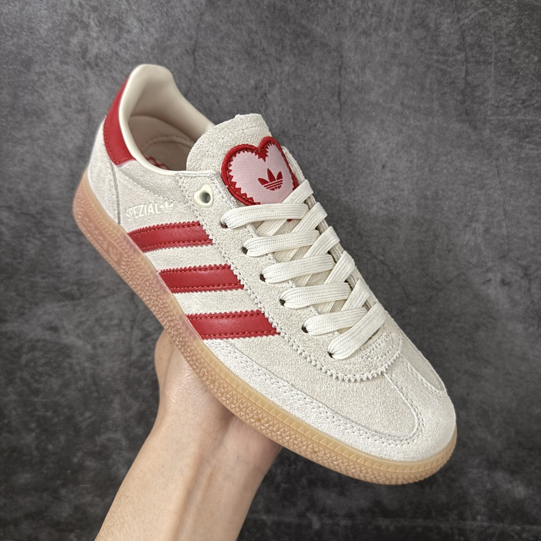 图片[3]-【纯原神版】AD Originals Handball SPZL 手球运动员系列百搭休闲运动板鞋 KH9044 口碑大厂出品 全网最全AD系列 品控大底版型不断改良更新 全套原纸板楦头开发 确保原汁原味 完美呈现版型 这款来自阿迪达斯的这款HANDBALL SPZL前身是一双手球运动鞋，这一次拿来复刻，所以鞋面的主要色彩选用了黑色， 鞋面外侧除了Spezial字母之外还有三叶草标志。Handball SPZL作为复古手球训练鞋与作为室内足球鞋的Samba有着异曲同工之处，但是质感更为出众的鞋身以及丰富的配色选择比起Samba来讲可以说是更胜一筹了！ 尺码：36 36⅔ 37⅓ 38 38⅔ 39⅓ 40 40⅔ 41⅓ 42 42⅔ 43⅓ 44 44⅔ 45-选品中心