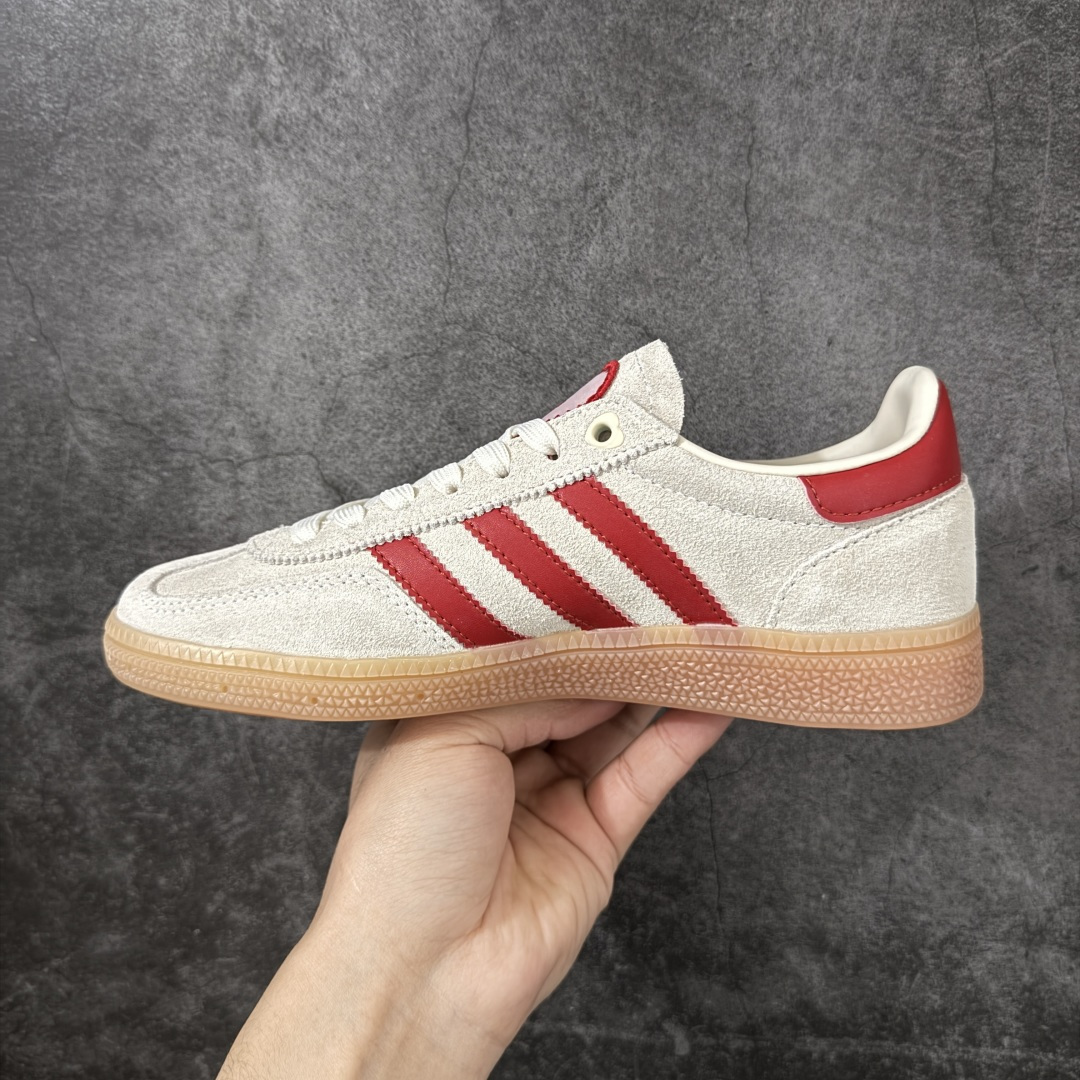 图片[2]-【纯原神版】AD Originals Handball SPZL 手球运动员系列百搭休闲运动板鞋 KH9044 口碑大厂出品 全网最全AD系列 品控大底版型不断改良更新 全套原纸板楦头开发 确保原汁原味 完美呈现版型 这款来自阿迪达斯的这款HANDBALL SPZL前身是一双手球运动鞋，这一次拿来复刻，所以鞋面的主要色彩选用了黑色， 鞋面外侧除了Spezial字母之外还有三叶草标志。Handball SPZL作为复古手球训练鞋与作为室内足球鞋的Samba有着异曲同工之处，但是质感更为出众的鞋身以及丰富的配色选择比起Samba来讲可以说是更胜一筹了！ 尺码：36 36⅔ 37⅓ 38 38⅔ 39⅓ 40 40⅔ 41⅓ 42 42⅔ 43⅓ 44 44⅔ 45-选品中心