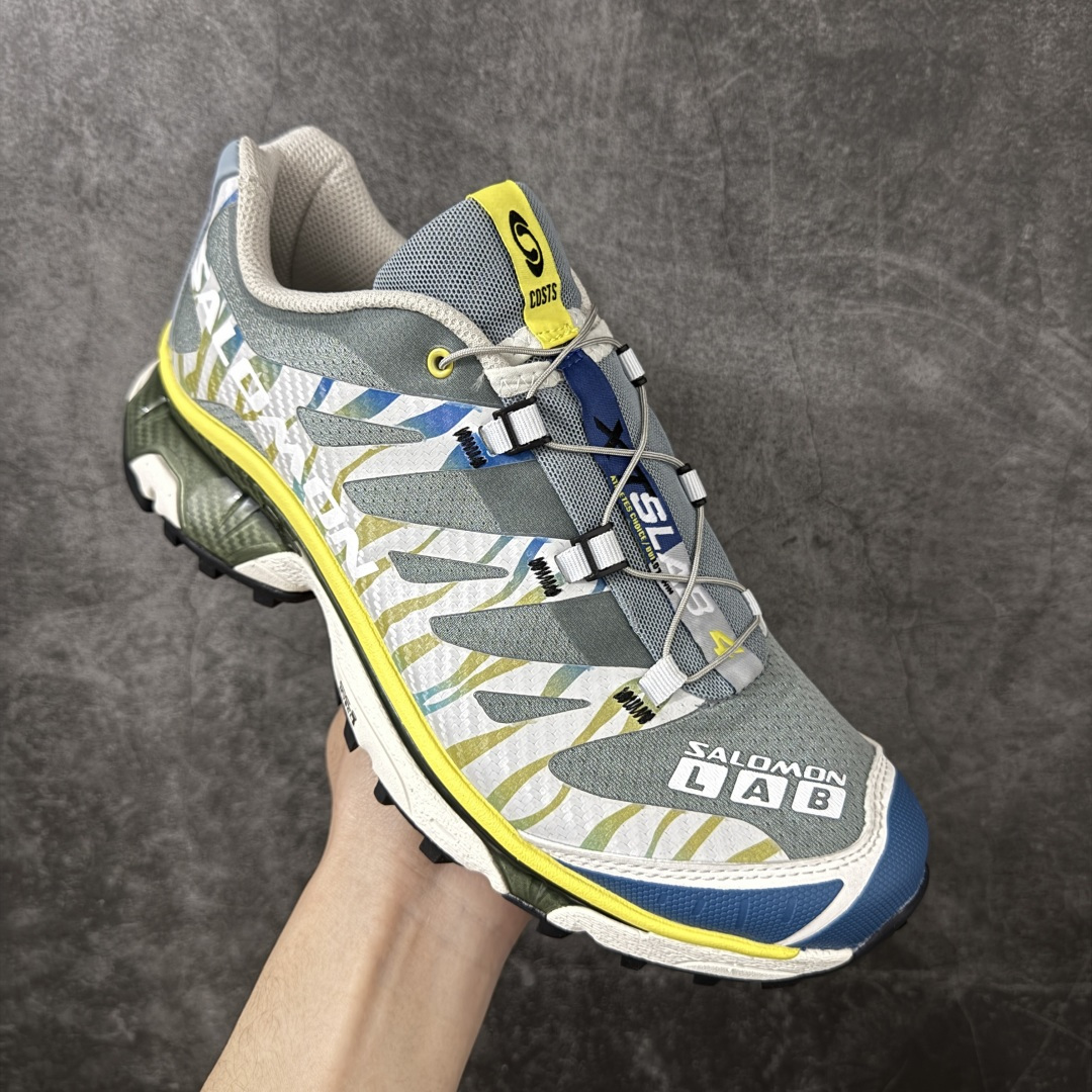 图片[3]-【莞产原底面】Salomon XT-4 OG Costs 萨洛蒙系列低帮城市越野机能透气休闲运动鞋 492116 鞋舌处附有迷你网眼袋收纳鞋绳以及下方的多色 Logo 标签 接着搭载奶油色 ACS 技术中底以及金色 TPU 塑料部件提升鞋款耐用性 中底与鞋面之间饰有海蓝色条状细节有效增添鞋款层次 最后应用黑色 Contragrip Chevron 外底完成鞋款设计 这次配色颇为高调 两款配色均以绚丽的渐变设计呈现 一款以粉紫渐变主打 另一款以黄绿渐变呈现 视觉效果相当吸睛 鞋面的使用玻璃纤维覆盖物加固 并通过细绳扣系带系统进行锁定 Salomon 的品牌logo 出现在脚后跟和前掌部位 中底虽然偏薄 但非常耐用 与模压塑料ACS 框架以及致密AC2 Muscle 鞋底单元结合 能够提供出色的支撑力和缓冲性 尺码：36 36.5 37.5 38 38.5 39 40 40.5 41 42 42.5 43 44 44.5 45-选品中心