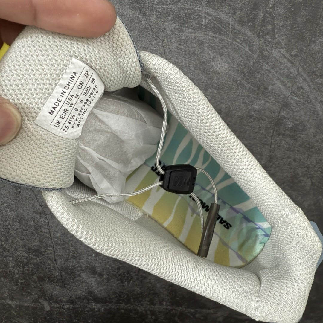 图片[7]-【莞产原底面】Salomon XT-4 OG Costs 萨洛蒙系列低帮城市越野机能透气休闲运动鞋 492116 鞋舌处附有迷你网眼袋收纳鞋绳以及下方的多色 Logo 标签 接着搭载奶油色 ACS 技术中底以及金色 TPU 塑料部件提升鞋款耐用性 中底与鞋面之间饰有海蓝色条状细节有效增添鞋款层次 最后应用黑色 Contragrip Chevron 外底完成鞋款设计 这次配色颇为高调 两款配色均以绚丽的渐变设计呈现 一款以粉紫渐变主打 另一款以黄绿渐变呈现 视觉效果相当吸睛 鞋面的使用玻璃纤维覆盖物加固 并通过细绳扣系带系统进行锁定 Salomon 的品牌logo 出现在脚后跟和前掌部位 中底虽然偏薄 但非常耐用 与模压塑料ACS 框架以及致密AC2 Muscle 鞋底单元结合 能够提供出色的支撑力和缓冲性 尺码：36 36.5 37.5 38 38.5 39 40 40.5 41 42 42.5 43 44 44.5 45-选品中心