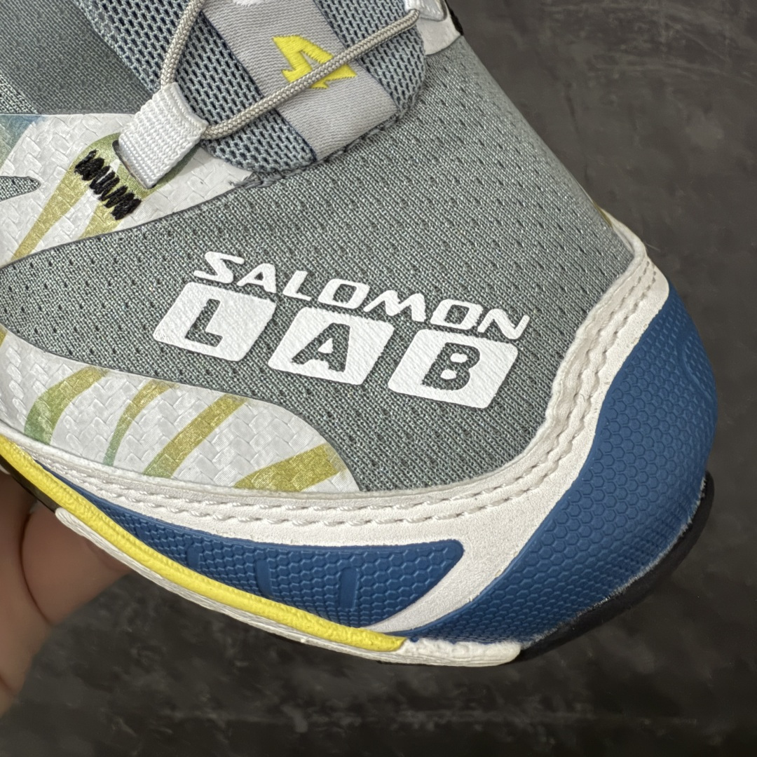 图片[5]-【莞产原底面】Salomon XT-4 OG Costs 萨洛蒙系列低帮城市越野机能透气休闲运动鞋 492116 鞋舌处附有迷你网眼袋收纳鞋绳以及下方的多色 Logo 标签 接着搭载奶油色 ACS 技术中底以及金色 TPU 塑料部件提升鞋款耐用性 中底与鞋面之间饰有海蓝色条状细节有效增添鞋款层次 最后应用黑色 Contragrip Chevron 外底完成鞋款设计 这次配色颇为高调 两款配色均以绚丽的渐变设计呈现 一款以粉紫渐变主打 另一款以黄绿渐变呈现 视觉效果相当吸睛 鞋面的使用玻璃纤维覆盖物加固 并通过细绳扣系带系统进行锁定 Salomon 的品牌logo 出现在脚后跟和前掌部位 中底虽然偏薄 但非常耐用 与模压塑料ACS 框架以及致密AC2 Muscle 鞋底单元结合 能够提供出色的支撑力和缓冲性 尺码：36 36.5 37.5 38 38.5 39 40 40.5 41 42 42.5 43 44 44.5 45-选品中心