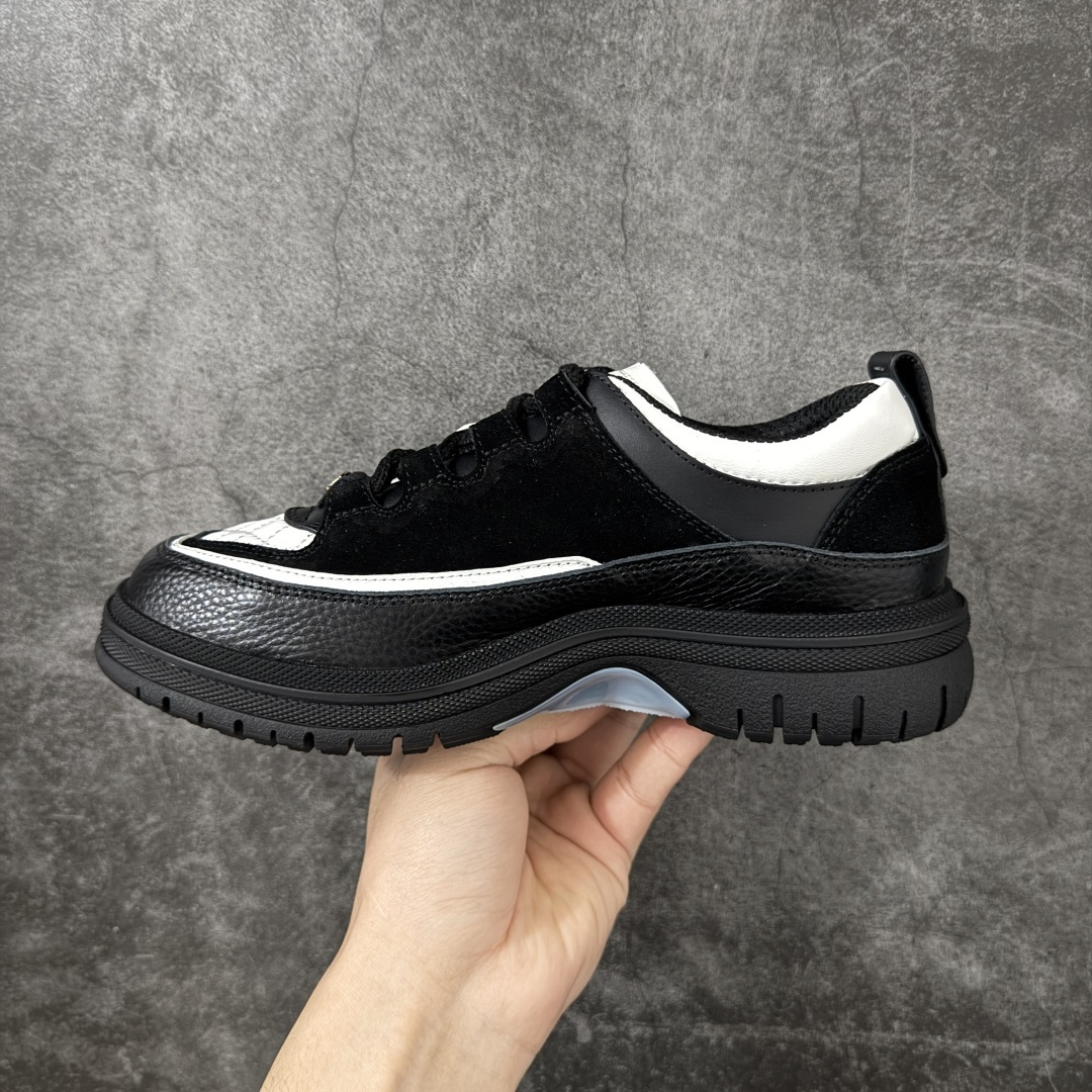 图片[2]-【顶级礼盒版】CHANEL 香奈儿26s早春系列休闲运动鞋 顶级礼盒版本 一比一复刻版本 目前6个色陆续更新 鞋面采用牛反绒➕牛皮 内里采用 透气网面鞋底采用 𝐓𝐏𝐔组合双色底‼️ 这款老爹鞋：永远不会过期，低调奢华有质感，软弹脚感久穿不累，年轻时尚氛围感拉满 春天出街吸睛神器四款都是舒适度与颜值双在线的宝藏鞋型，通勤/出街/运动都能打，时髦精闭眼入不踩雷！ 尺码：35 36 37 38 39 40-选品中心