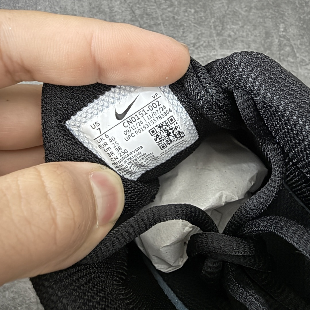 图片[7]-【Max纯原版】原版开发 Nike Shox TL系列 黑黄色 CN0151-002 NK Shox TL系列 复古舒适百搭防滑耐磨低邦柱形气垫休闲跑步鞋 鞋面采用了轻质化的材料打造，搭载鞋带系带系统以及鞋舌部分的特殊控制模块，科技感十足；采用透气纺织品和网眼鞋面与标志性的Nike Shox技术，同时提供更轻盈的感觉和大胆的外观；鞋身大面积采用织物与皮革材质拼接设计，搭配Dri-FITz透气网面，透气性拉满不闷脚。中底前掌搭载Air Max科技，后掌配置Shoxy缓震气柱，前掌气垫提供灵敏回弹，中底的气柱设计也很加分，外观上科技感十足；设计彰显个性，复古造型适配多种穿搭风格。 尺码：39 40 40.5 41 42 42.5 43 44 44.5 45 45.5 46 46.5 47.5-选品中心