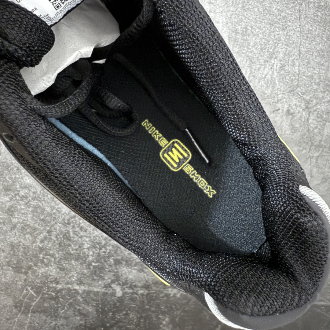 图片[8]-【Max纯原版】原版开发 Nike Shox TL系列 黑黄色 CN0151-002 NK Shox TL系列 复古舒适百搭防滑耐磨低邦柱形气垫休闲跑步鞋 鞋面采用了轻质化的材料打造，搭载鞋带系带系统以及鞋舌部分的特殊控制模块，科技感十足；采用透气纺织品和网眼鞋面与标志性的Nike Shox技术，同时提供更轻盈的感觉和大胆的外观；鞋身大面积采用织物与皮革材质拼接设计，搭配Dri-FITz透气网面，透气性拉满不闷脚。中底前掌搭载Air Max科技，后掌配置Shoxy缓震气柱，前掌气垫提供灵敏回弹，中底的气柱设计也很加分，外观上科技感十足；设计彰显个性，复古造型适配多种穿搭风格。 尺码：39 40 40.5 41 42 42.5 43 44 44.5 45 45.5 46 46.5 47.5-选品中心