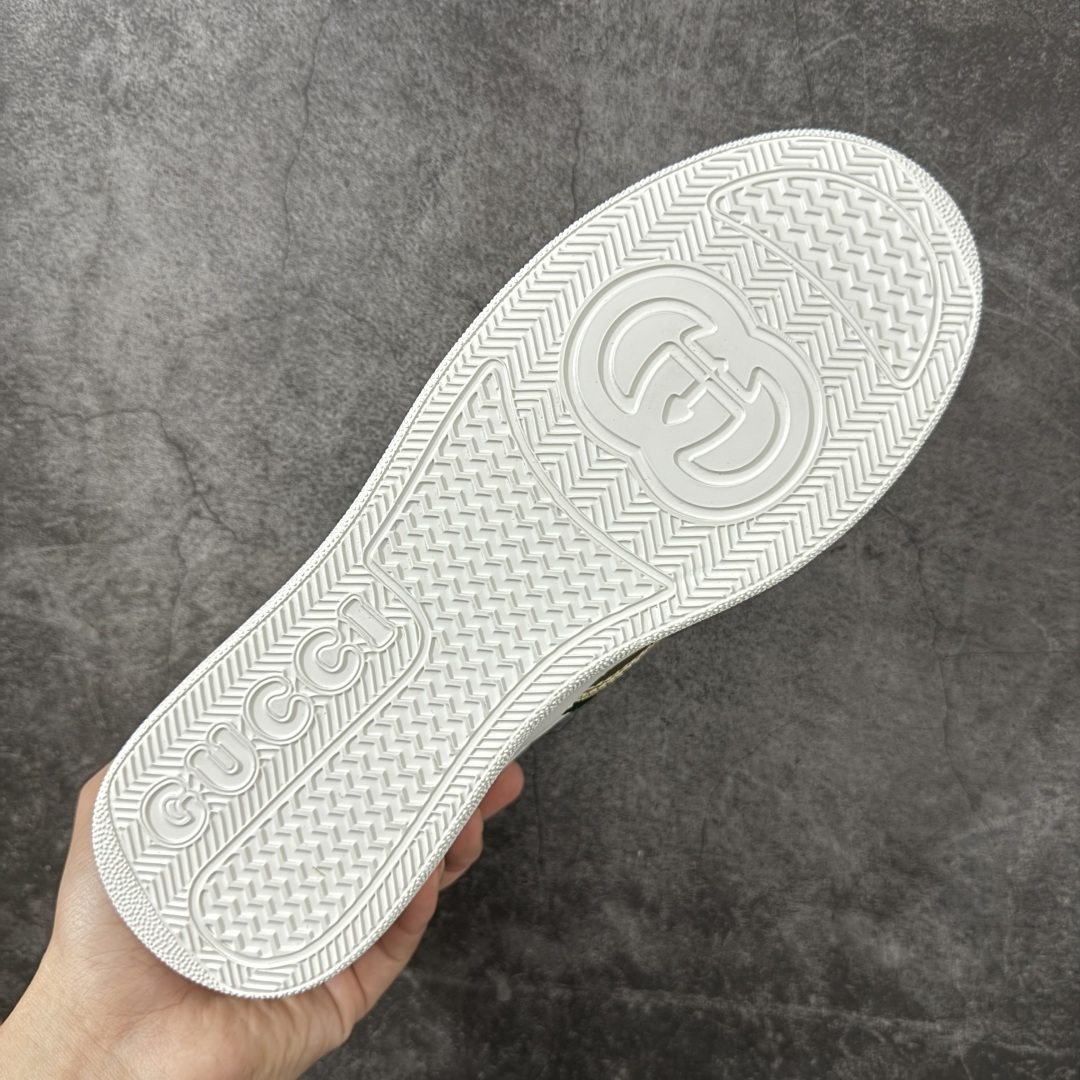 图片[9]-【莞产礼盒】Gucci Chunky 厚底休闲鞋 饼干鞋 型格与奢华的碰撞 当经典红绿织带邂逅质感皮革，每一双都演绎出别样风格。黑白撞色的酷飒、纯白款的简约、金白的吸睛、银白的摩登，还有全黑的低调奢华，厚底设计更添潮流感，无论是日常出街还是精致穿搭，都能让你在时尚圈轻松站稳C位，尽显Gucci式的优雅与个性。 面料：原板牛皮 垫脚：原板双G垫 大底：IP发泡 鞋舌尺码：空压原码 包装：精品全套礼盒包装 备注：所有细节均有原板对比 配码： 35-45-选品中心