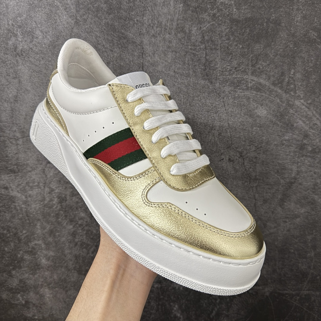 图片[3]-【莞产礼盒】Gucci Chunky 厚底休闲鞋 饼干鞋 型格与奢华的碰撞 当经典红绿织带邂逅质感皮革，每一双都演绎出别样风格。黑白撞色的酷飒、纯白款的简约、金白的吸睛、银白的摩登，还有全黑的低调奢华，厚底设计更添潮流感，无论是日常出街还是精致穿搭，都能让你在时尚圈轻松站稳C位，尽显Gucci式的优雅与个性。 面料：原板牛皮 垫脚：原板双G垫 大底：IP发泡 鞋舌尺码：空压原码 包装：精品全套礼盒包装 备注：所有细节均有原板对比 配码： 35-45-选品中心