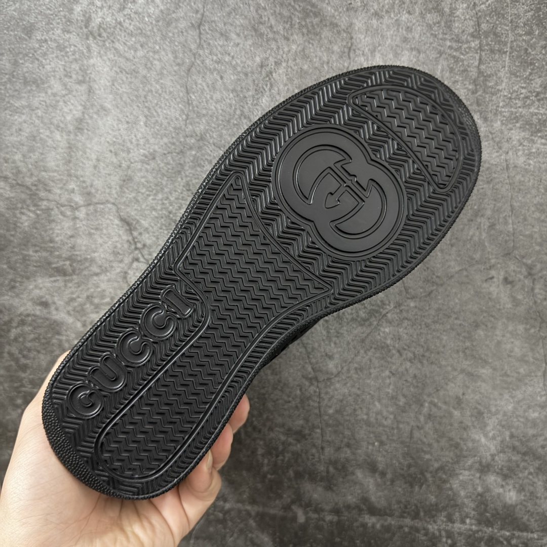 图片[9]-【莞产礼盒】Gucci Chunky 厚底休闲鞋 饼干鞋 型格与奢华的碰撞 当经典红绿织带邂逅质感皮革，每一双都演绎出别样风格。黑白撞色的酷飒、纯白款的简约、金白的吸睛、银白的摩登，还有全黑的低调奢华，厚底设计更添潮流感，无论是日常出街还是精致穿搭，都能让你在时尚圈轻松站稳C位，尽显Gucci式的优雅与个性。 面料：原板牛皮 垫脚：原板双G垫 大底：IP发泡 鞋舌尺码：空压原码 包装：精品全套礼盒包装 备注：所有细节均有原板对比 配码： 35-45-选品中心