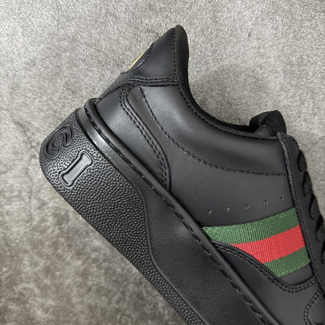 图片[7]-【莞产礼盒】Gucci Chunky 厚底休闲鞋 饼干鞋 型格与奢华的碰撞 当经典红绿织带邂逅质感皮革，每一双都演绎出别样风格。黑白撞色的酷飒、纯白款的简约、金白的吸睛、银白的摩登，还有全黑的低调奢华，厚底设计更添潮流感，无论是日常出街还是精致穿搭，都能让你在时尚圈轻松站稳C位，尽显Gucci式的优雅与个性。 面料：原板牛皮 垫脚：原板双G垫 大底：IP发泡 鞋舌尺码：空压原码 包装：精品全套礼盒包装 备注：所有细节均有原板对比 配码： 35-45-选品中心