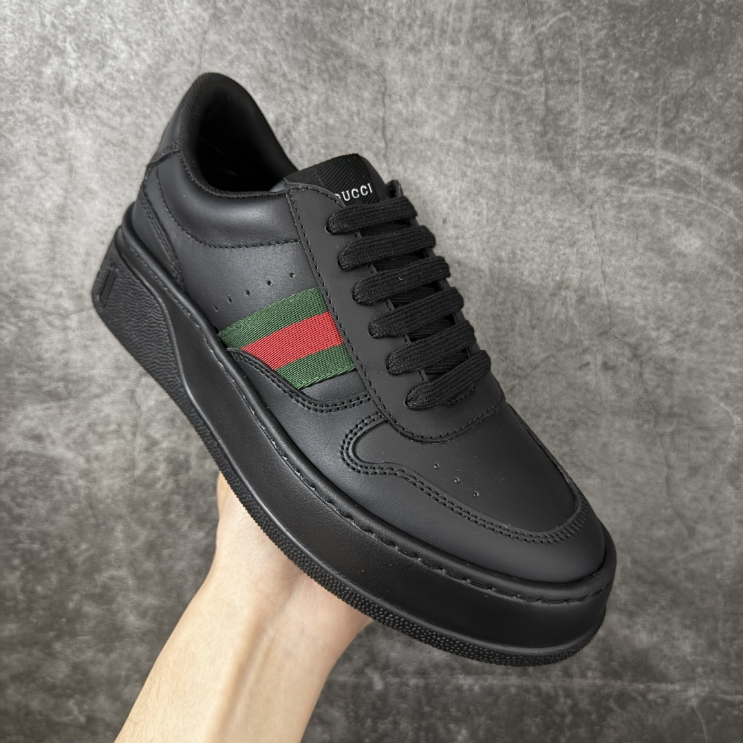 图片[3]-【莞产礼盒】Gucci Chunky 厚底休闲鞋 饼干鞋 型格与奢华的碰撞 当经典红绿织带邂逅质感皮革，每一双都演绎出别样风格。黑白撞色的酷飒、纯白款的简约、金白的吸睛、银白的摩登，还有全黑的低调奢华，厚底设计更添潮流感，无论是日常出街还是精致穿搭，都能让你在时尚圈轻松站稳C位，尽显Gucci式的优雅与个性。 面料：原板牛皮 垫脚：原板双G垫 大底：IP发泡 鞋舌尺码：空压原码 包装：精品全套礼盒包装 备注：所有细节均有原板对比 配码： 35-45-选品中心