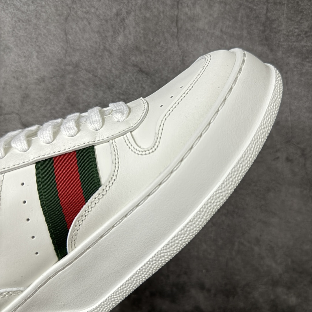 图片[6]-【莞产礼盒】Gucci Chunky 厚底休闲鞋 饼干鞋 型格与奢华的碰撞 当经典红绿织带邂逅质感皮革，每一双都演绎出别样风格。黑白撞色的酷飒、纯白款的简约、金白的吸睛、银白的摩登，还有全黑的低调奢华，厚底设计更添潮流感，无论是日常出街还是精致穿搭，都能让你在时尚圈轻松站稳C位，尽显Gucci式的优雅与个性。 面料：原板牛皮 垫脚：原板双G垫 大底：IP发泡 鞋舌尺码：空压原码 包装：精品全套礼盒包装 备注：所有细节均有原板对比 配码： 35-45-选品中心