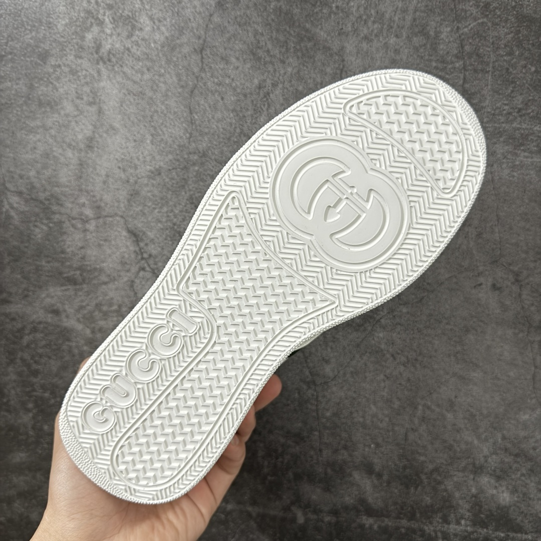 图片[9]-【莞产礼盒】Gucci Chunky 厚底休闲鞋 饼干鞋 型格与奢华的碰撞 当经典红绿织带邂逅质感皮革，每一双都演绎出别样风格。黑白撞色的酷飒、纯白款的简约、金白的吸睛、银白的摩登，还有全黑的低调奢华，厚底设计更添潮流感，无论是日常出街还是精致穿搭，都能让你在时尚圈轻松站稳C位，尽显Gucci式的优雅与个性。 面料：原板牛皮 垫脚：原板双G垫 大底：IP发泡 鞋舌尺码：空压原码 包装：精品全套礼盒包装 备注：所有细节均有原板对比 配码： 35-45-选品中心