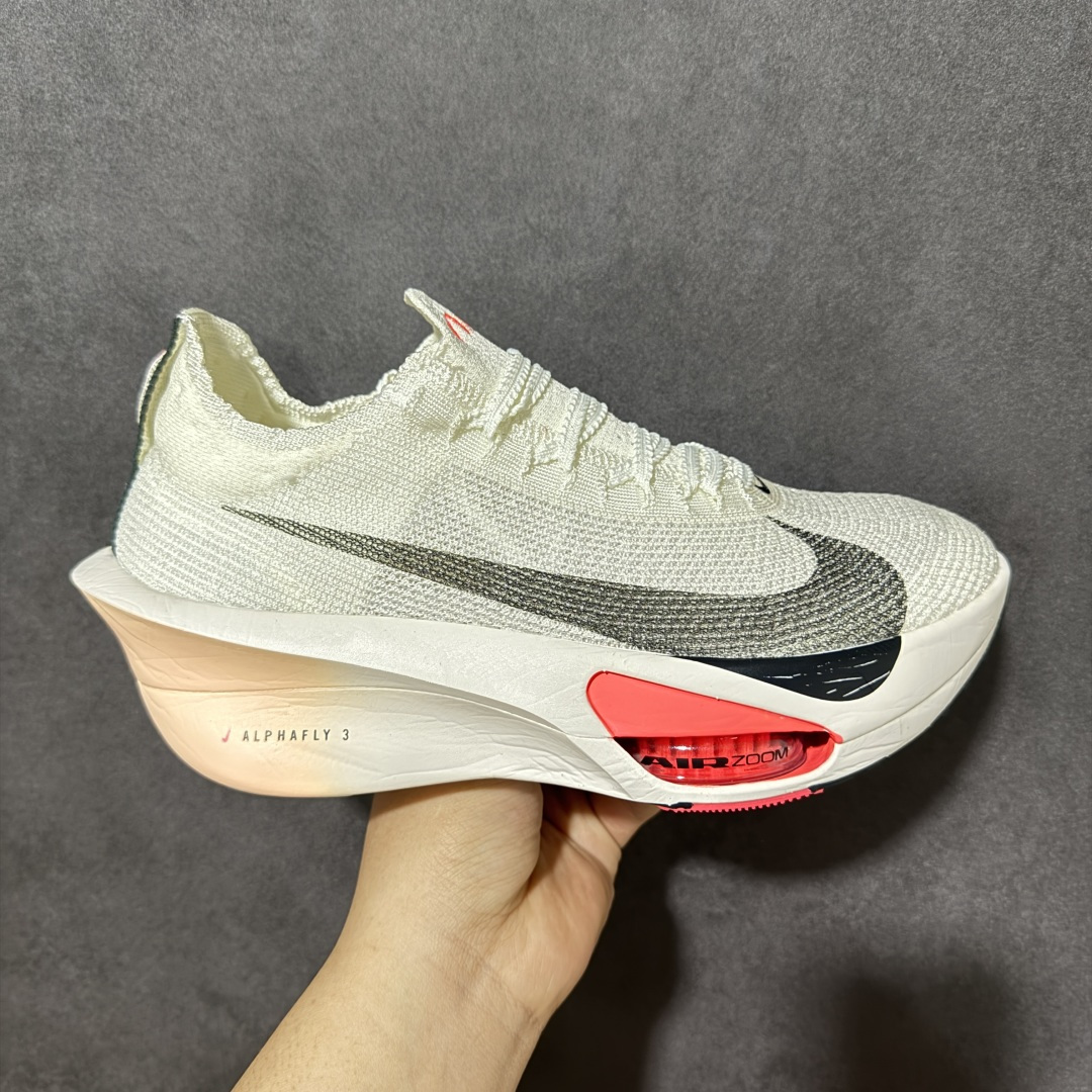 特价【GQ福利】GT版 # Nike ZoomX Vaporfly Next% 3 真碳 原价3xx 现一万双套现 顶级版本 鞋面是nike的飞织技术 全掌的碳纤维板加上ZoomX 中底 货号：FD8315-103 尺码：36-46-选品中心
