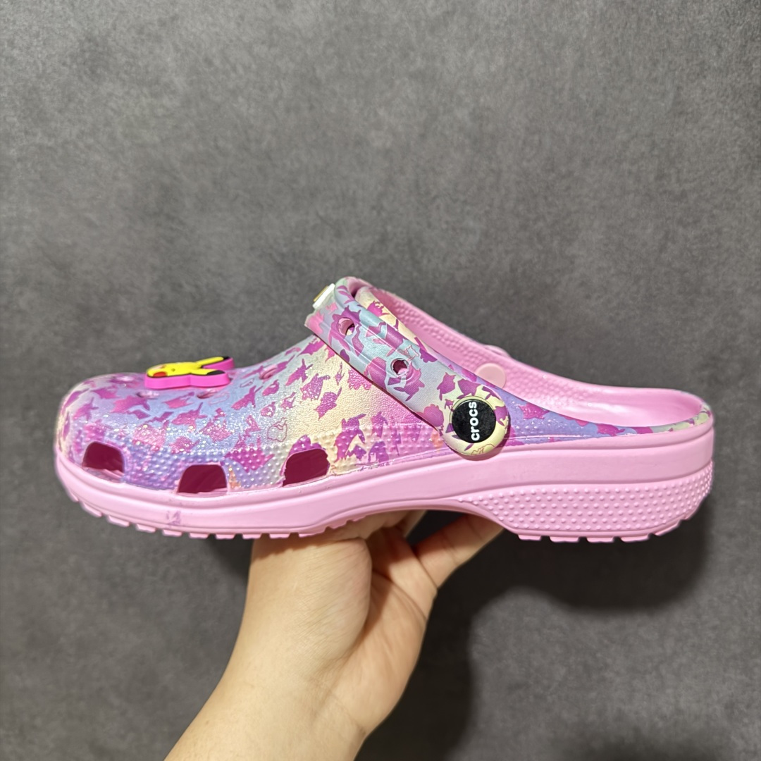 【韩国订单】Crocs 卡骆驰 Clog 明星印花款 两用沙滩洞洞鞋 凉鞋拖鞋 全新莞产高端品质鞋底可增