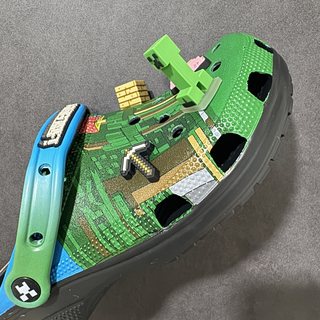 【韩国订单】Crocs 卡骆驰 Clog 明星印花款 两用沙滩洞洞鞋 凉鞋拖鞋 全新莞产高端品质鞋底可增