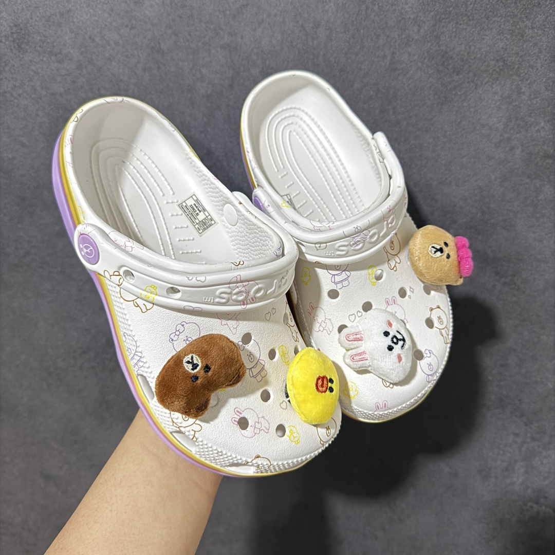 图片[2]-【韩国订单】Crocs 卡骆驰 Clog 明星印花款 两用沙滩洞洞鞋 凉鞋拖鞋 全新莞产高端品质 鞋底可增高2CM 鞋面更加耐用易清洗 该鞋款轻盈舒适 尺码：M4（36-37）M5（37-38）M6（38-39）M7(39-40）M8（41-42）M9（42-43）M10（43-44）M11（45-46）-选品中心