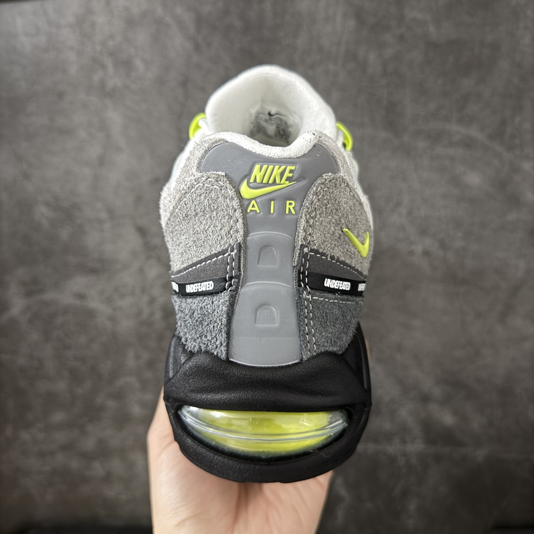 UNDEFEATED x Nike Air Max 95 OG Big Bubble 灰绿色气垫跑鞋货号