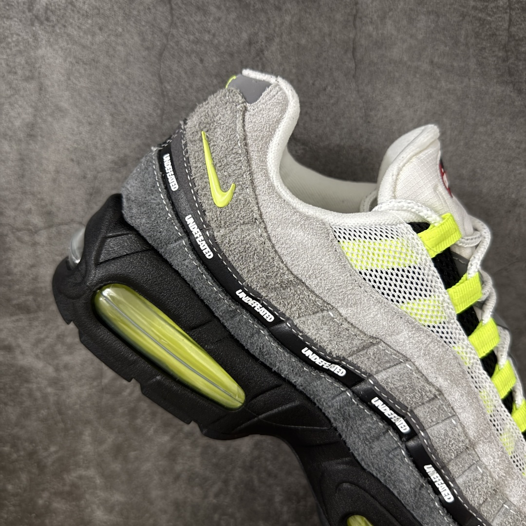 UNDEFEATED x Nike Air Max 95 OG Big Bubble 灰绿色气垫跑鞋货号