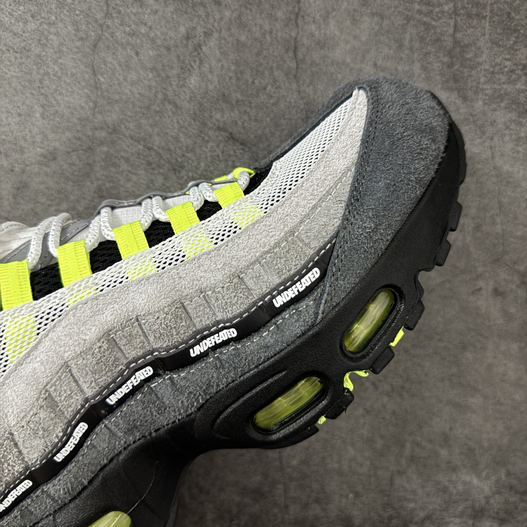 UNDEFEATED x Nike Air Max 95 OG Big Bubble 灰绿色气垫跑鞋货号