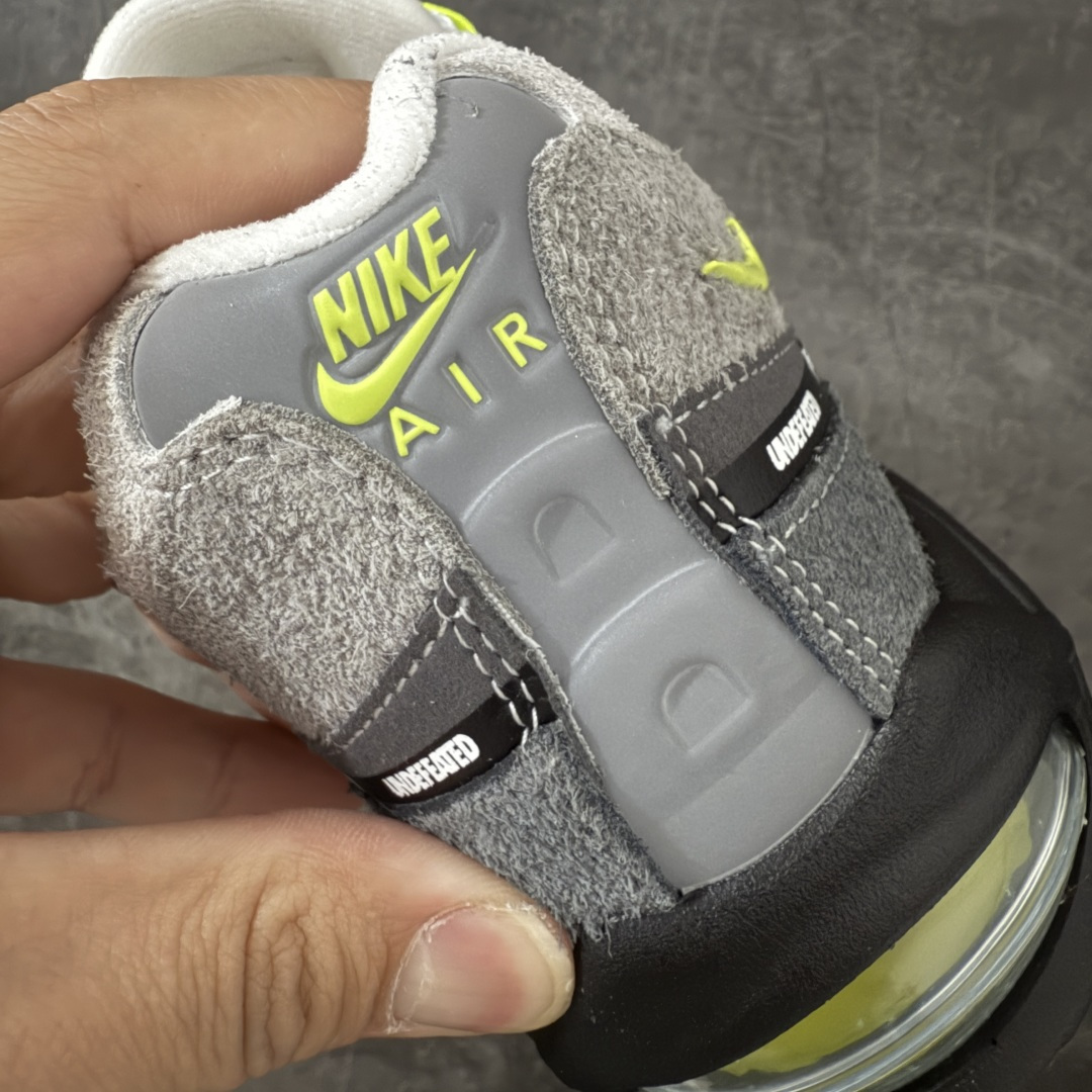 UNDEFEATED x Nike Air Max 95 OG Big Bubble 灰绿色气垫跑鞋货号