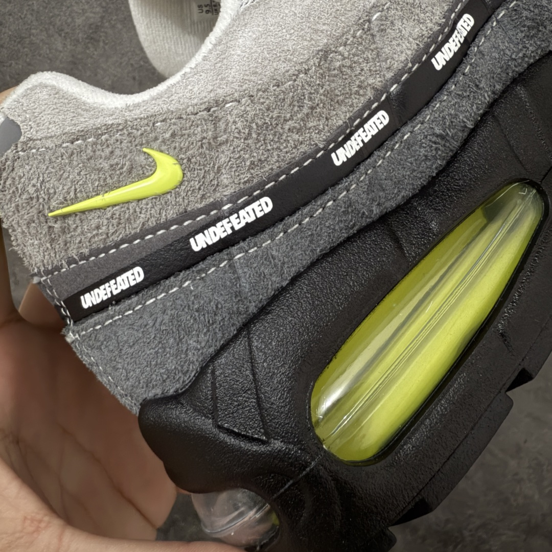 UNDEFEATED x Nike Air Max 95 OG Big Bubble 灰绿色气垫跑鞋货号