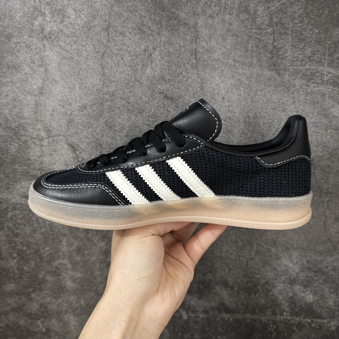 AD Gazelle Indoor Trainers 羚羊内训系列低帮复古百搭休闲运动德训风板鞋 黑白针