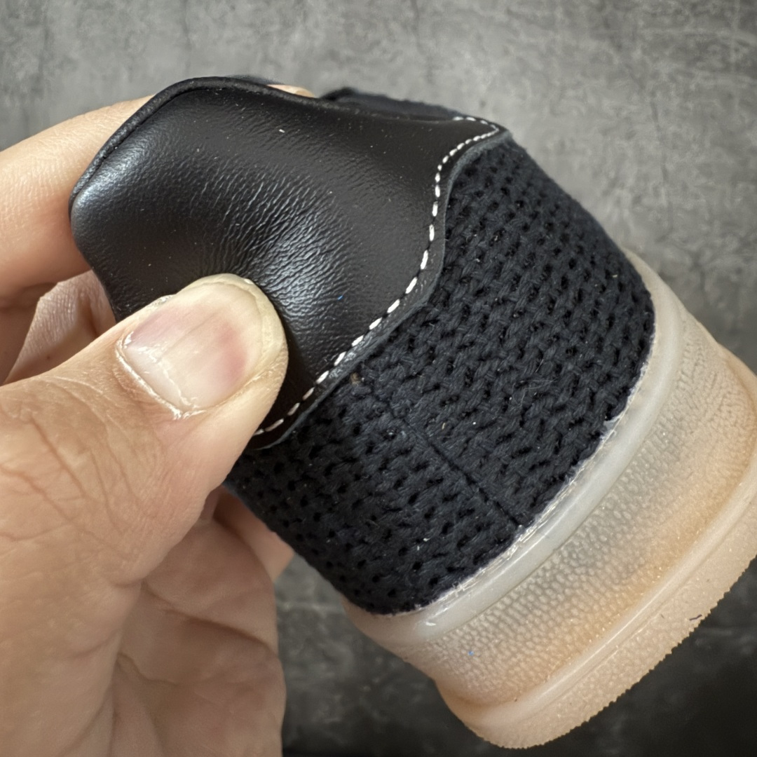 AD Gazelle Indoor Trainers 羚羊内训系列低帮复古百搭休闲运动德训风板鞋 黑白针