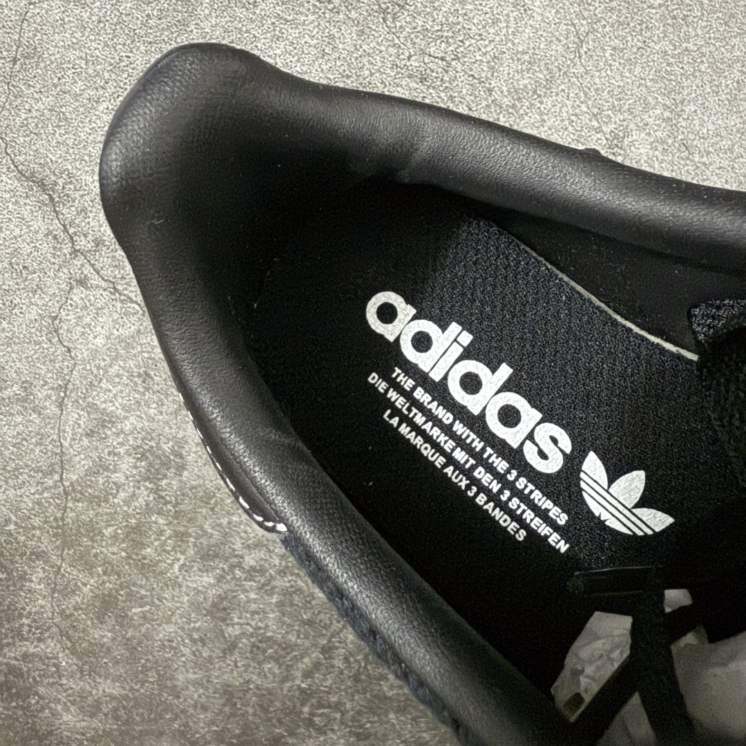 AD Gazelle Indoor Trainers 羚羊内训系列低帮复古百搭休闲运动德训风板鞋 黑白针