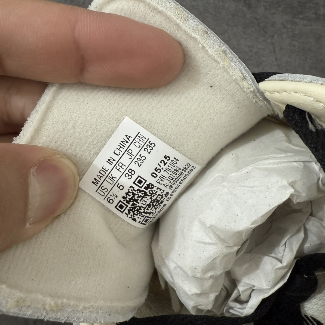 图片[6]-【渠道纯原版】AD Gazelle Indoor Trainers 羚羊内训系列低帮复古百搭休闲运动德训风板鞋 米黑针织拼接 JQ7083 市场最高版本 完美还原zp细节，注意区别市场任何版本，完全不是一路货色‼️ 全鞋原材料打造，无任何色差，正确鞋型，后跟港宝材料定型，正确微透生胶大底，反口内里头层细腻小牛皮，纸板中底 鞋垫背胶，侧面正确烫金压印字母，所有细节完美还原‼️ 尺码：35 36 36.5 37 38 38.5 39 40 40.5 41 42 42.5 43 44 44.5 45-选品中心