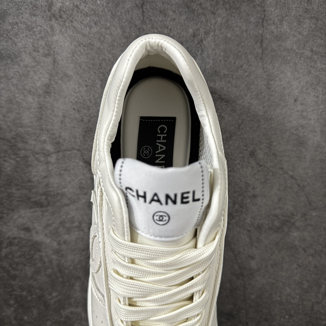图片[8]-【莞产纯原】Chanel 香奈儿2025早春新款超软运动鞋。 25C超级推荐这一季的chanel运动鞋 真的要入～上脚一整个踩云朵脚感。 轻的不得了，超薄，显脚小加上 做旧复古奶白色 非常优秀～ 日常运动健身约会都能穿的一款 鞋面：牛皮 内里：羊皮内里 尺码：35 36 37 38 39 40-选品中心