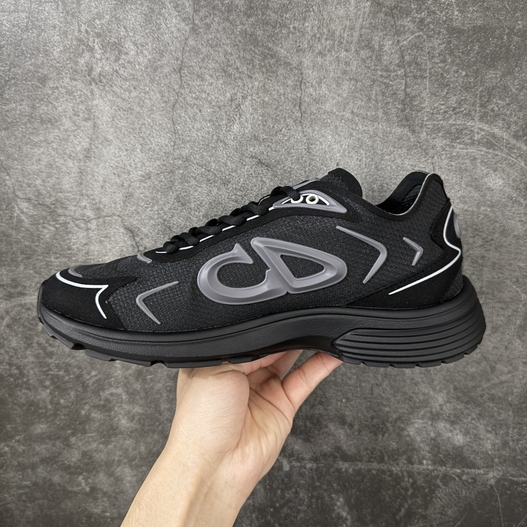 DIOR B30 Countdown Tech 运动鞋，属于2026春夏系列，是品牌在老爹鞋风潮中推出的