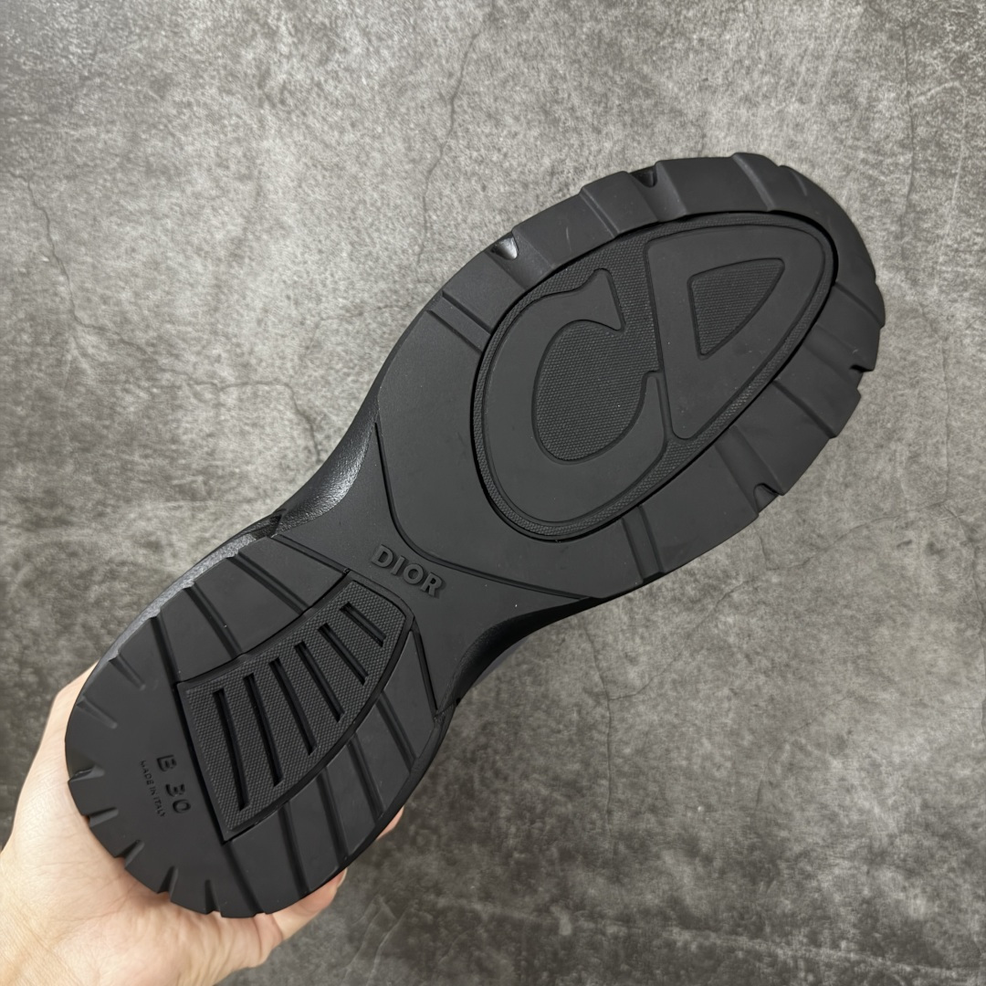 DIOR B30 Countdown Tech 运动鞋，属于2026春夏系列，是品牌在老爹鞋风潮中推出的