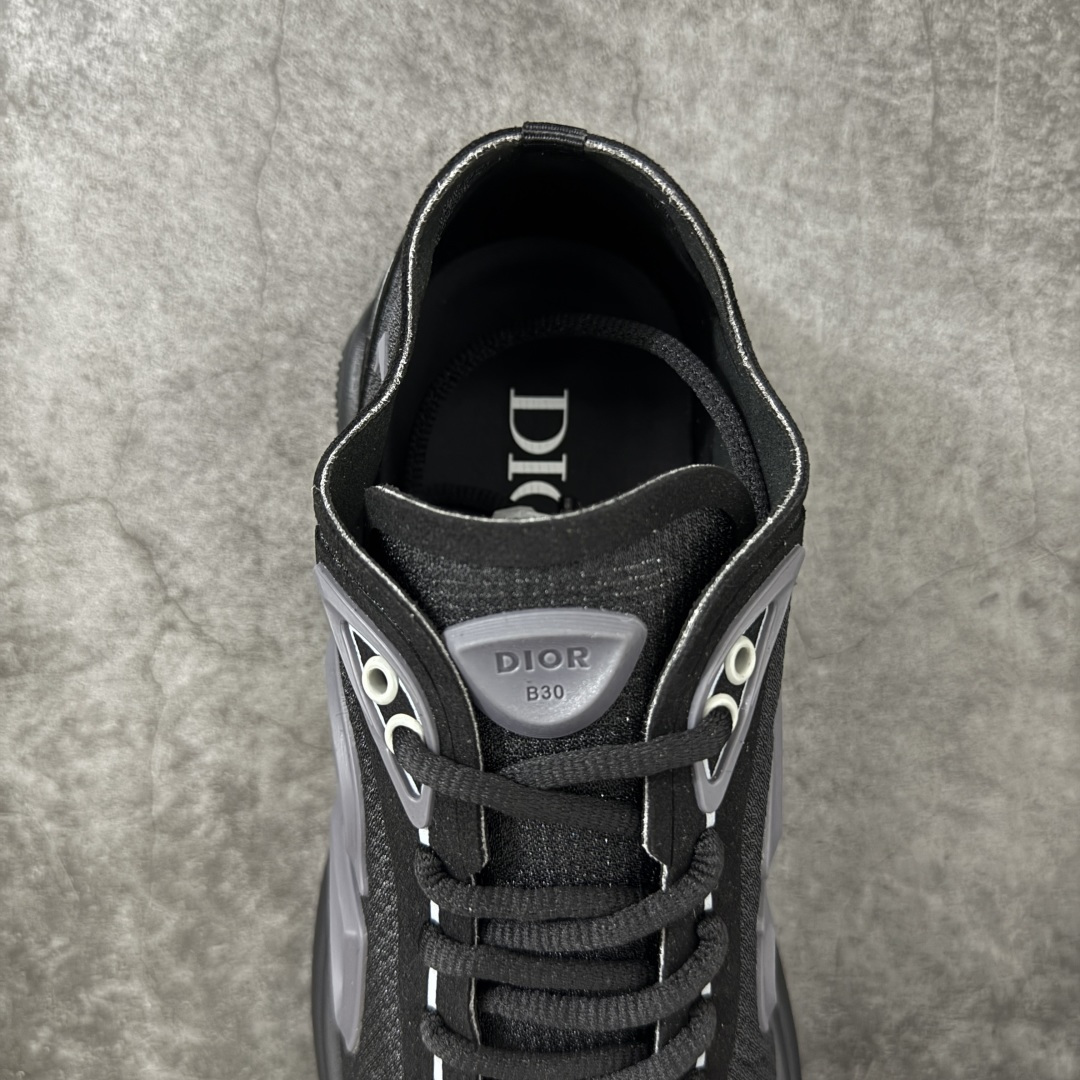 DIOR B30 Countdown Tech 运动鞋，属于2026春夏系列，是品牌在老爹鞋风潮中推出的