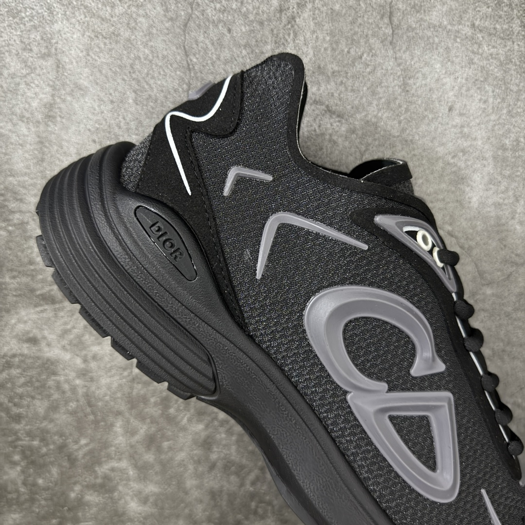 DIOR B30 Countdown Tech 运动鞋，属于2026春夏系列，是品牌在老爹鞋风潮中推出的