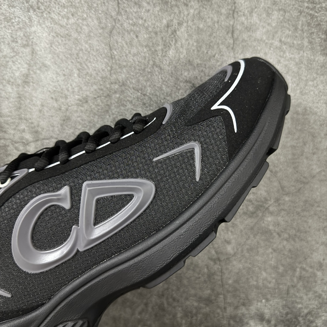 DIOR B30 Countdown Tech 运动鞋，属于2026春夏系列，是品牌在老爹鞋风潮中推出的
