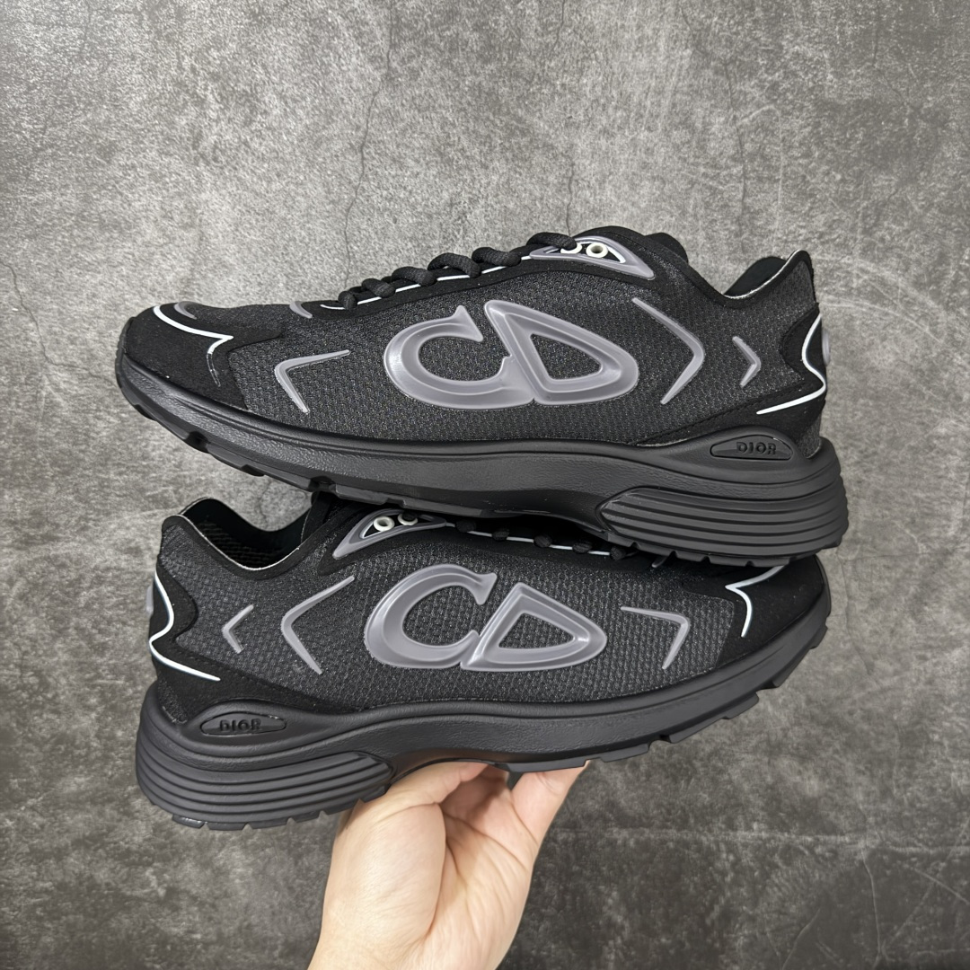 DIOR B30 Countdown Tech 运动鞋，属于2026春夏系列，是品牌在老爹鞋风潮中推出的