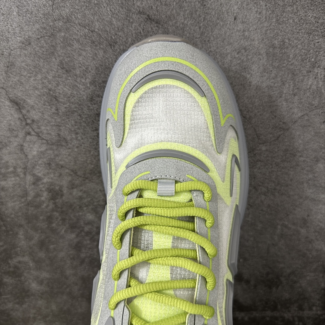 DIOR B30 Countdown Tech 运动鞋，属于2026春夏系列，是品牌在老爹鞋风潮中推出的