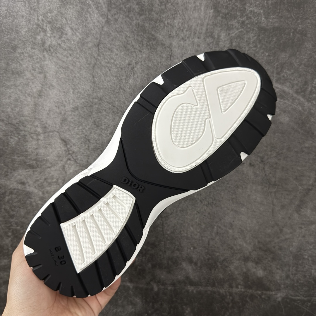 DIOR B30 Countdown Tech 运动鞋，属于2026春夏系列，是品牌在老爹鞋风潮中推出的
