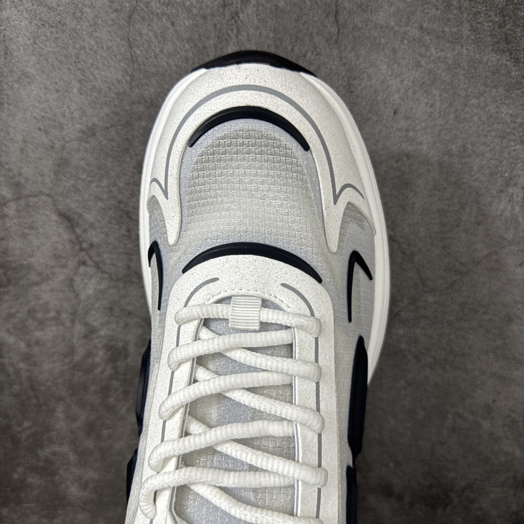 DIOR B30 Countdown Tech 运动鞋，属于2026春夏系列，是品牌在老爹鞋风潮中推出的