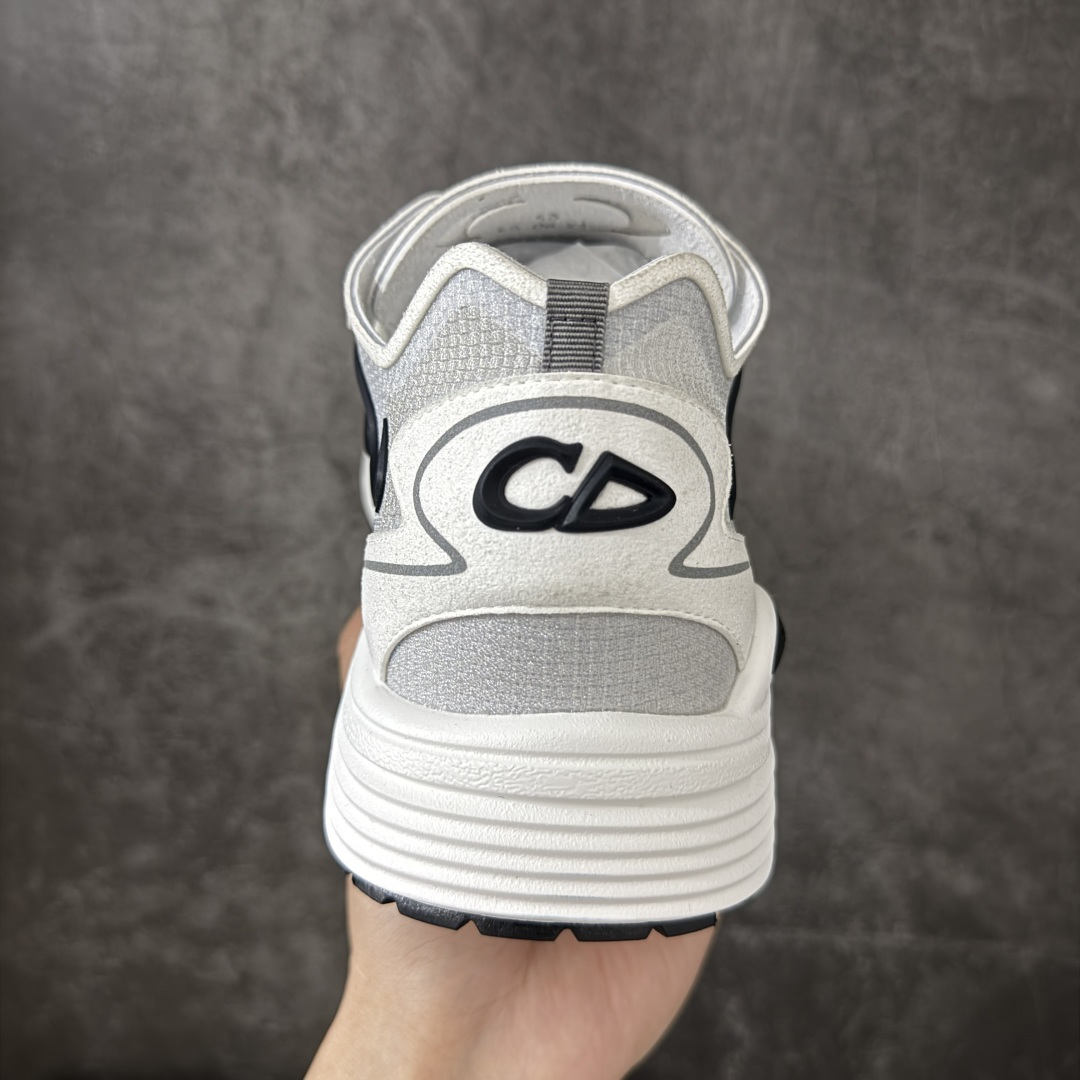 DIOR B30 Countdown Tech 运动鞋，属于2026春夏系列，是品牌在老爹鞋风潮中推出的