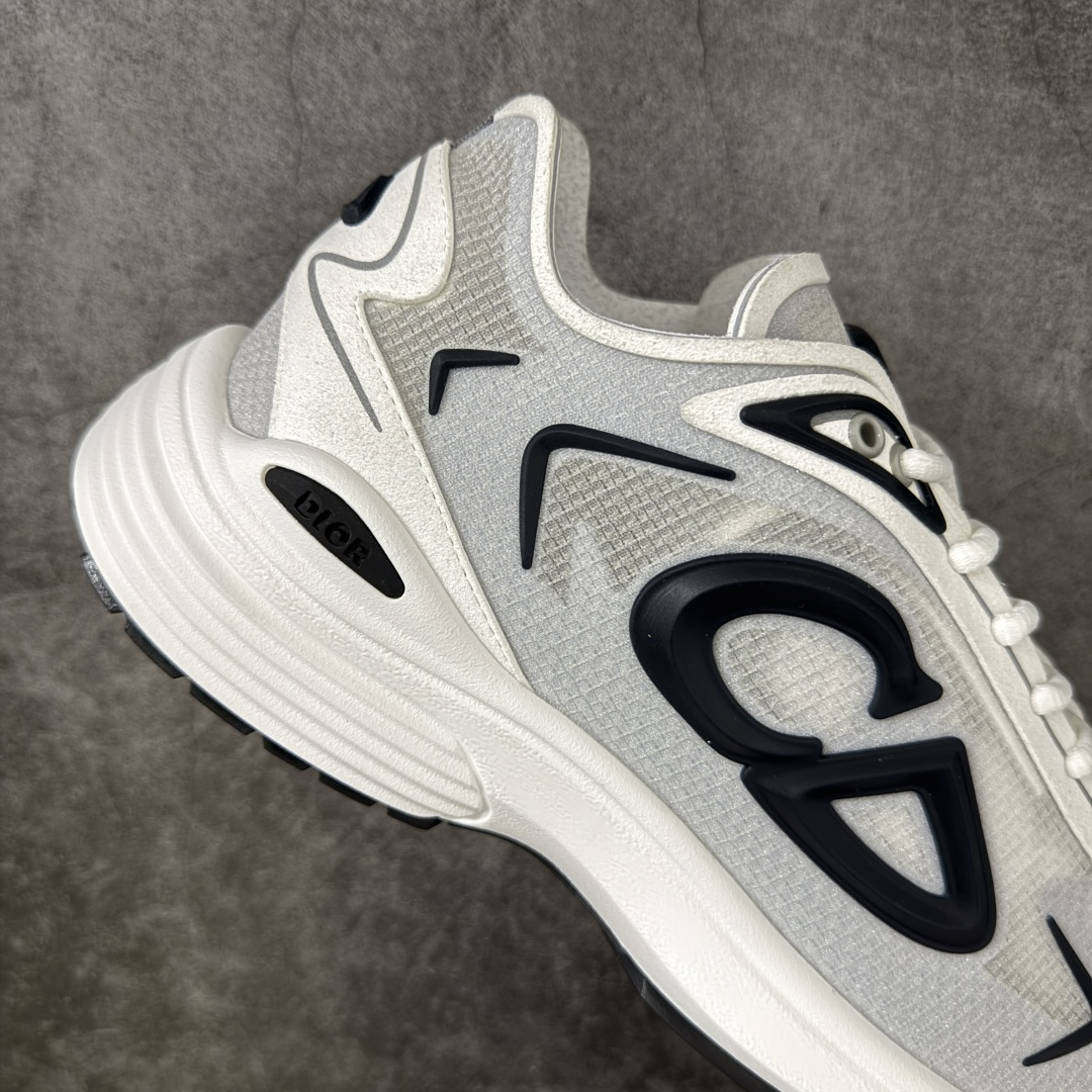 DIOR B30 Countdown Tech 运动鞋，属于2026春夏系列，是品牌在老爹鞋风潮中推出的