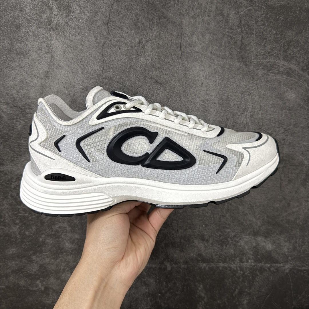 DIOR B30 Countdown Tech 运动鞋，属于2026春夏系列，是品牌在老爹鞋风潮中推出的