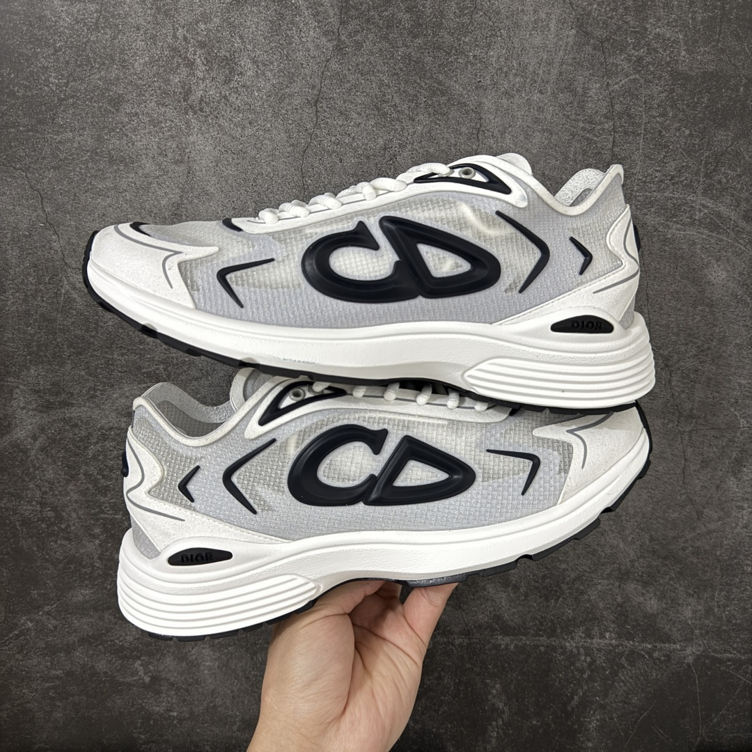 DIOR B30 Countdown Tech 运动鞋，属于2026春夏系列，是品牌在老爹鞋风潮中推出的