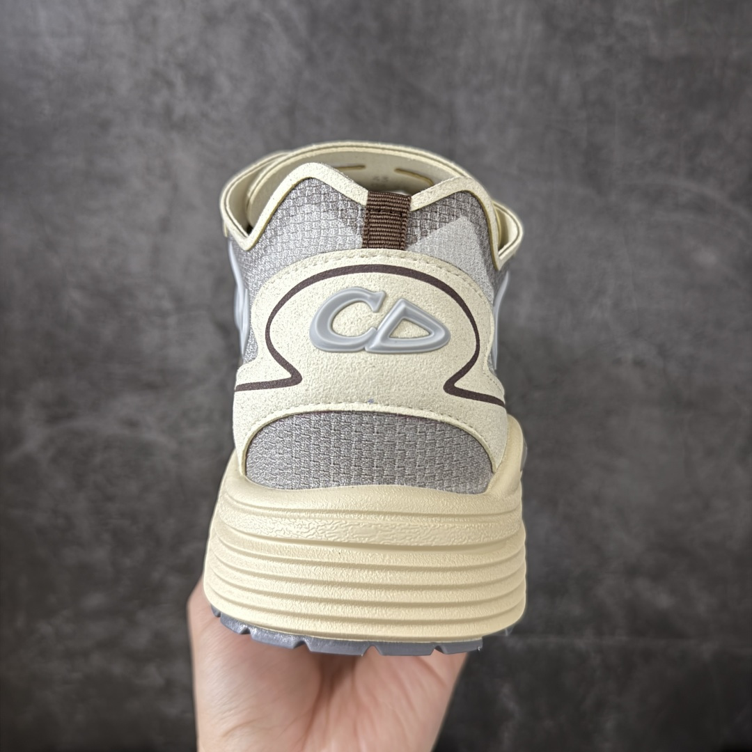 DIOR B30 Countdown Tech 运动鞋，属于2026春夏系列，是品牌在老爹鞋风潮中推出的