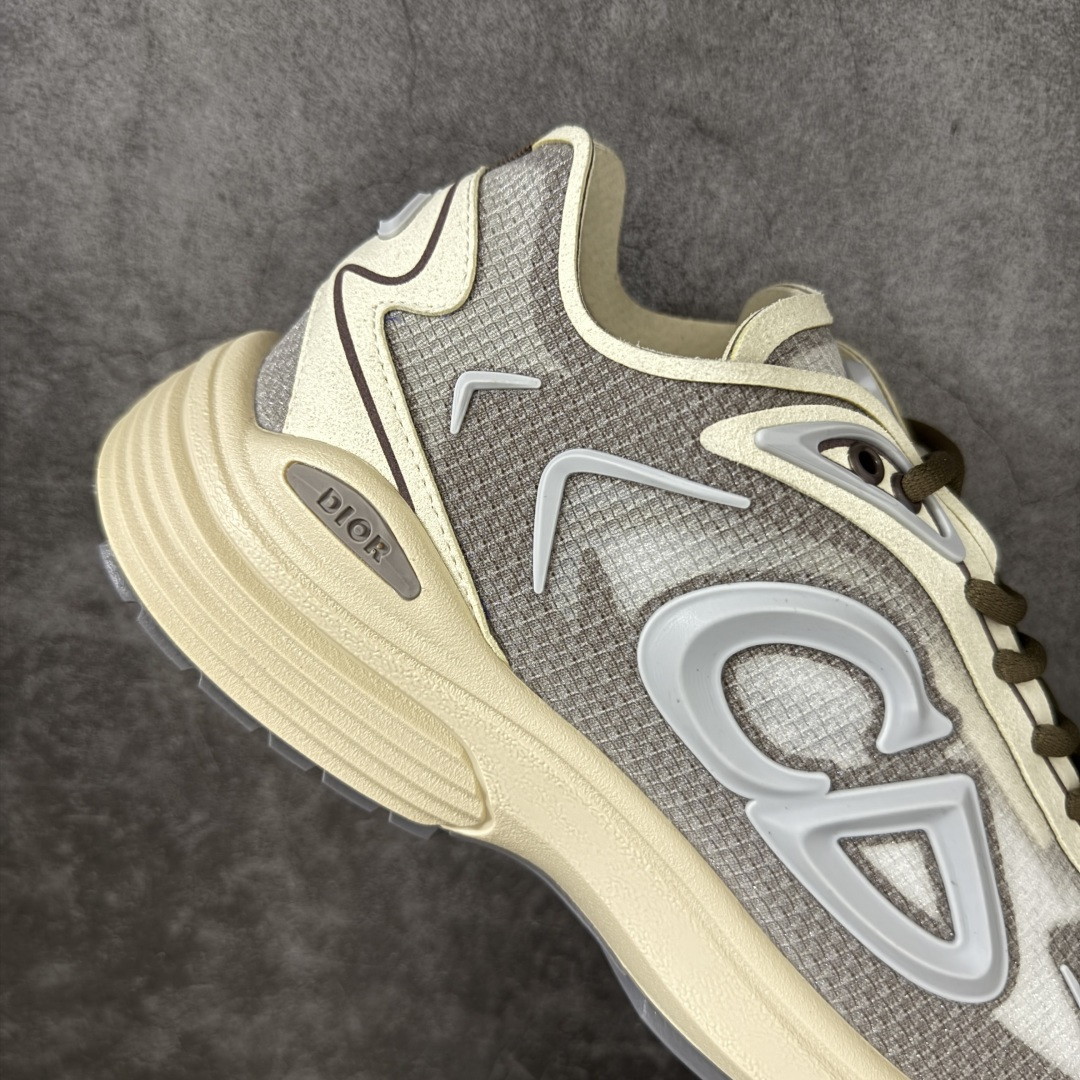 DIOR B30 Countdown Tech 运动鞋，属于2026春夏系列，是品牌在老爹鞋风潮中推出的